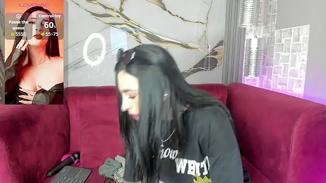 Bella williamss  online show from 4, 12, 2025