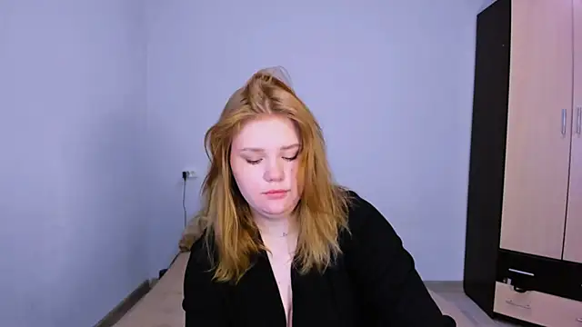 LaseyMoon online show from 25, 11, 2025