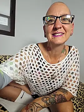 Snapshot of Emma_Milf25 chatting on 20, 12, 2025 Emma Milf25 online show from 20, 12, 2025