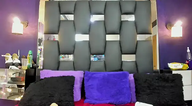 Snapshot of EMYCLARK01 chatting on 18, 3, 2025 EMYCLARK01 online show from 18, 3, 2025