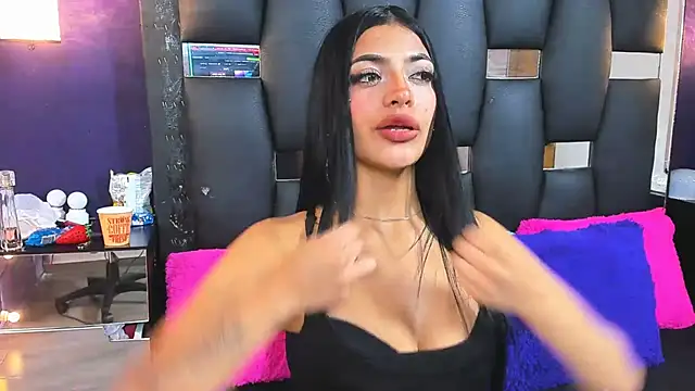 Snapshot of EMYCLARK01 chatting on 16, 9, 2025 EMYCLARK01 online show from 16, 9, 2025