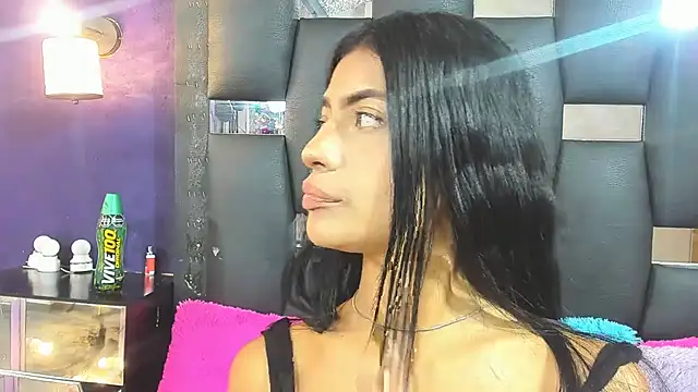 Snapshot of EMYCLARK01 chatting on 24, 9, 2025 EMYCLARK01 online show from 24, 9, 2025