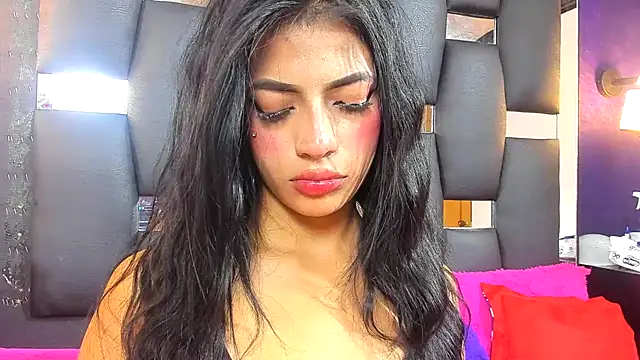 Snapshot of EMYCLARK01 chatting on 23, 11, 2025 EMYCLARK01 online show from 23, 11, 2025