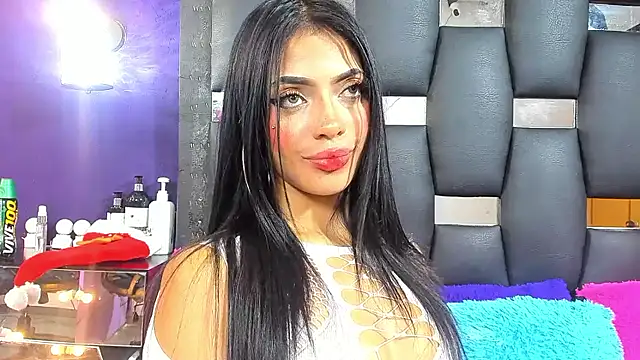 Snapshot of EMYCLARK01 chatting on 26, 11, 2025 EMYCLARK01 online show from 26, 11, 2025