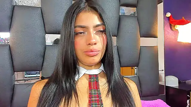 Snapshot of EMYCLARK01 chatting on 9, 1, 2026 EMYCLARK01 online show from 9, 1, 2026