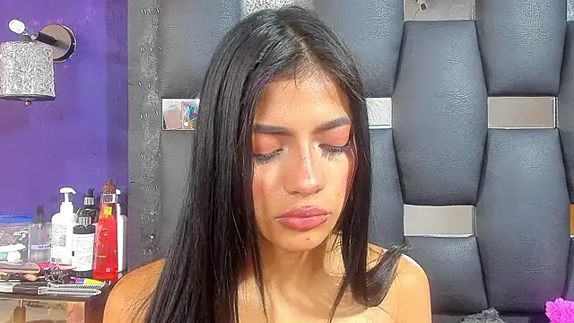 Snapshot of EMYCLARK01 chatting on 17, 1, 2026 EMYCLARK01 online show from 17, 1, 2026