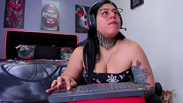 Snapshot of Veronika_metal chatting on 4, 8, 2026 Veronika metal online show from 4, 8, 2026