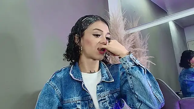 Snapshot of Vaiolett_Smith chatting on 26, 3, 2026 Vaiolett Smith online show from 26, 3, 2026