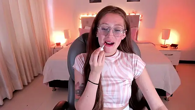 Emily Warren  online show from 7, 10, 2025