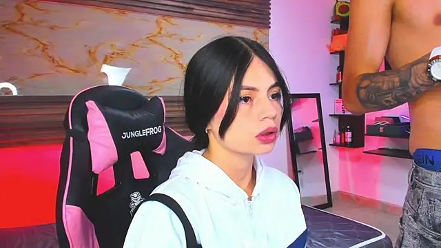 Cloe roouse online show from 15, 4, 2026