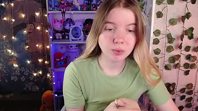 Snapshot of Strawberry_juli chatting on 28, 2, 2025 Strawberry juli online show from 28, 2, 2025