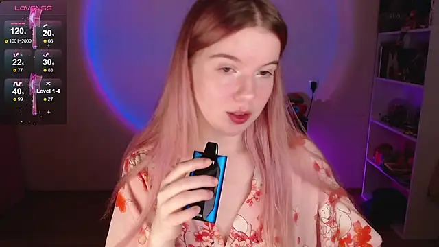 Strawberry juli online show from 22, 12, 2025