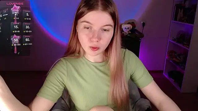 Strawberry juli online show from 16, 2, 2026