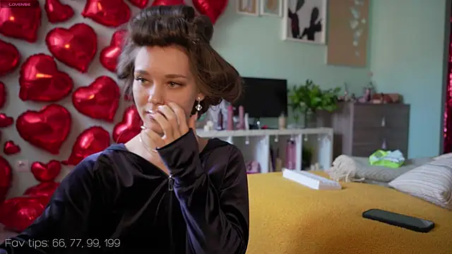 Moni Carroll online show from 2, 3, 2025