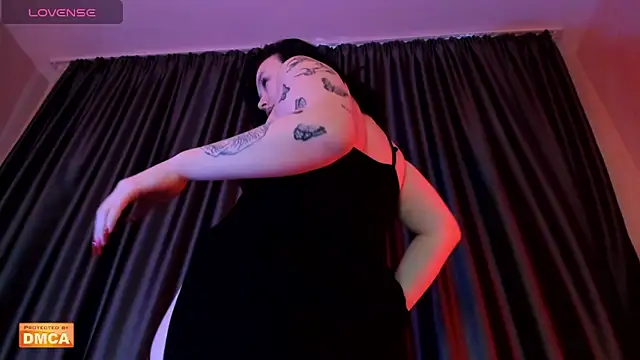 Snapshot of ElliSweetTease chatting on 6, 3, 2025 ElliSweetTease online show from 6, 3, 2025