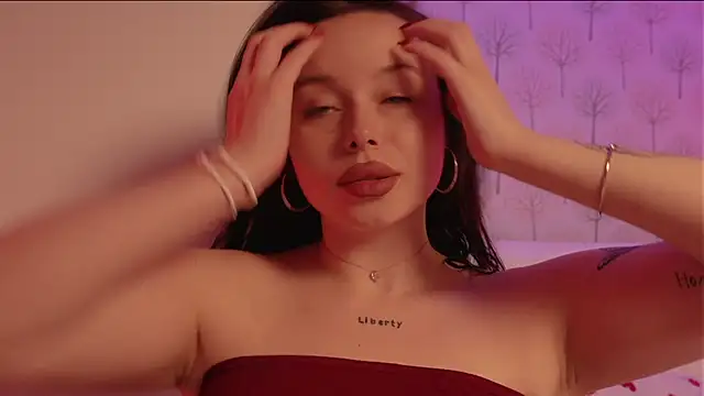 Snapshot of ElliSweetTease chatting on 17, 10, 2025 ElliSweetTease online show from 17, 10, 2025