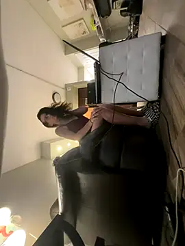 Snapshot of JerseyGem chatting on 4, 10, 2025 JerseyGem online show from 4, 10, 2025