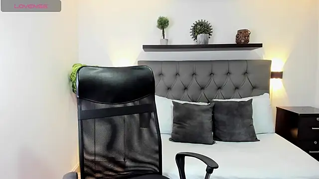 dulce victoriaa  online show from 14, 3, 2025