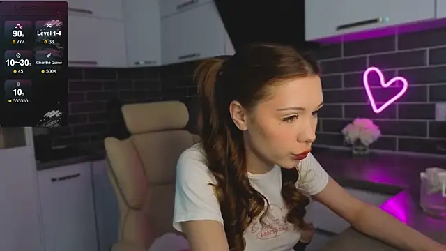 EmmaVictori1 online show from 17, 6, 2026