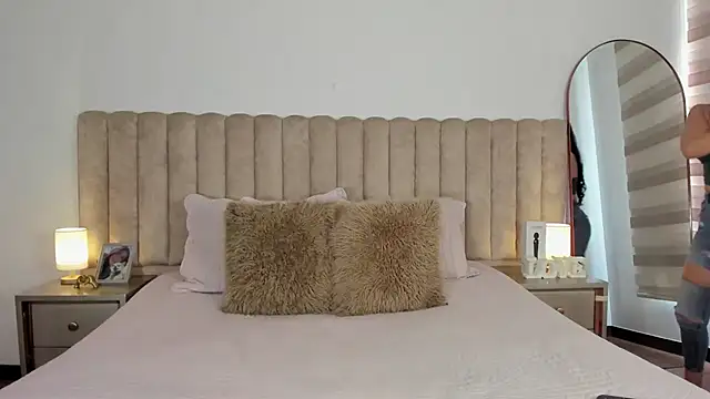 Sophie Restrepo online show from 24, 7, 2026