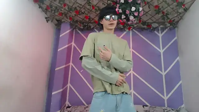 Snapshot of Maxxi_hot23 chatting on 13, 10, 2025 Maxxi hot23 online show from 13, 10, 2025