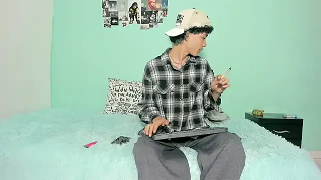 Snapshot of Maxxi_hot23 chatting on 7, 11, 2025 Maxxi hot23 online show from 7, 11, 2025