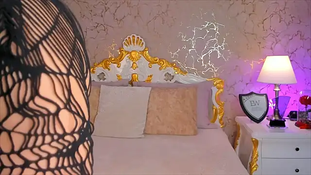 ScarlettWallace online show from 9, 10, 2025