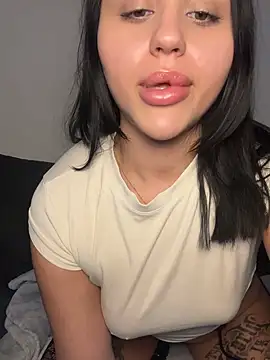 Snapshot of milabigassxoxo chatting on 14, 10, 2025 milabigassxoxo online show from 14, 10, 2025