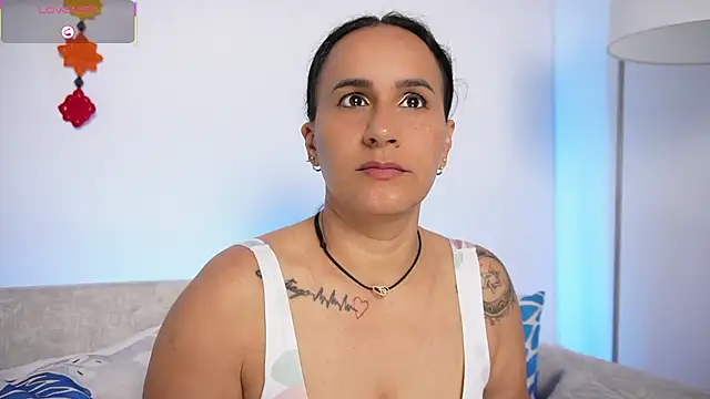 Sara Charmy online show from 6, 3, 2026