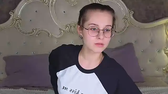 Snapshot of RileyMimicho chatting on 5, 10, 2025 RileyMimicho online show from 5, 10, 2025