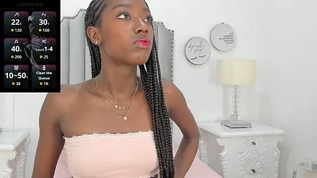 Snapshot of SamantaMarquez chatting on 17, 11, 2025 SamantaMarquez online show from 17, 11, 2025