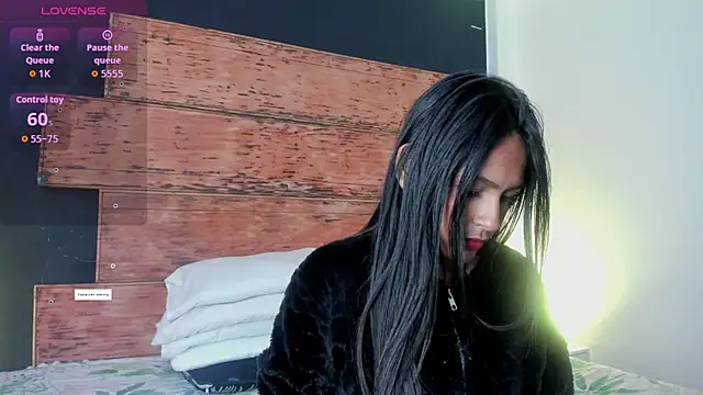 Fernanda liie  online show from 24, 7, 2026