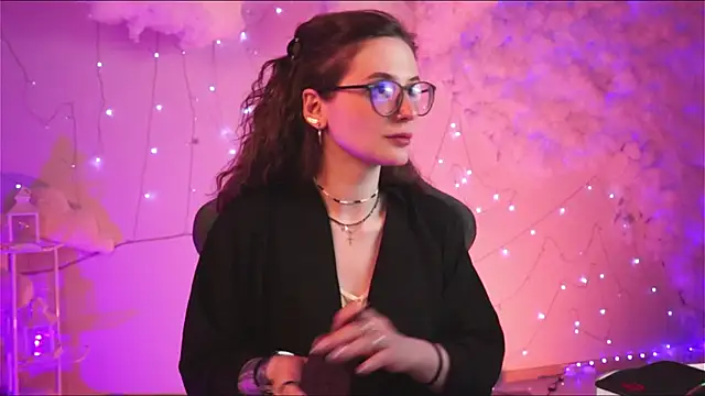 OliviaMcClean online show from 19, 3, 2025