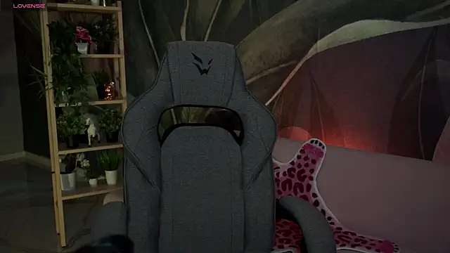 OliviaMcClean online show from 8, 10, 2025