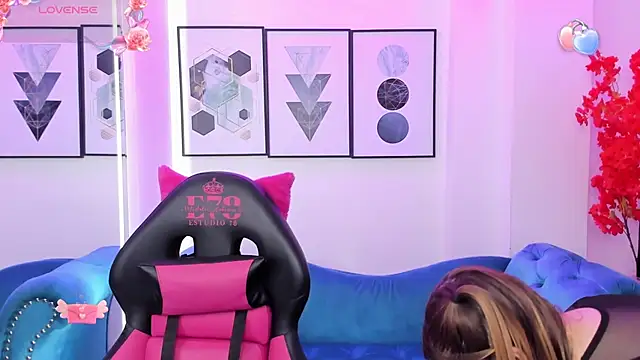 Snapshot of Agatha_luxx chatting on 8, 3, 2025 Agatha luxx online show from 8, 3, 2025