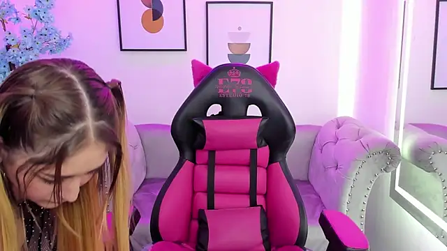 Snapshot of Agatha_luxx chatting on 12, 3, 2025 Agatha luxx online show from 12, 3, 2025