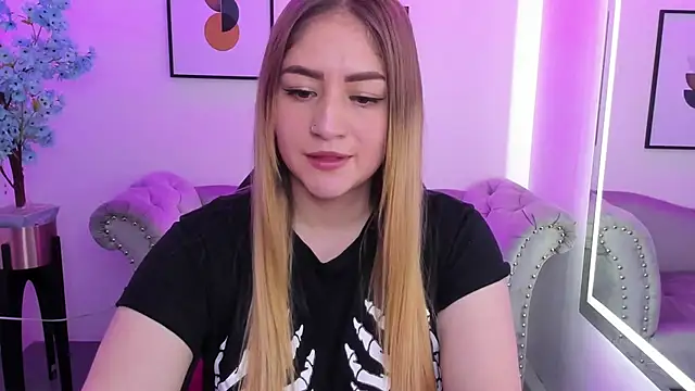 Snapshot of Agatha_luxx chatting on 17, 3, 2025 Agatha luxx online show from 17, 3, 2025