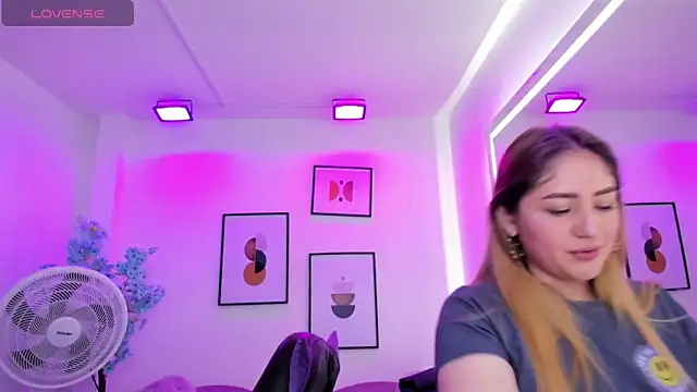 Snapshot of Agatha_luxx chatting on 19, 3, 2025 Agatha luxx online show from 19, 3, 2025