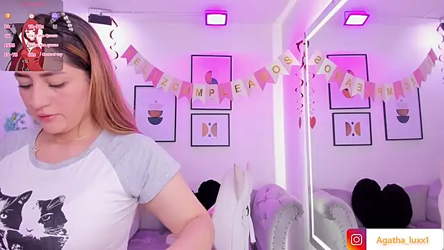 Snapshot of Agatha_luxx chatting on 22, 10, 2025 Agatha luxx online show from 22, 10, 2025