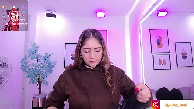 Snapshot of Agatha_luxx chatting on 29, 10, 2025 Agatha luxx online show from 29, 10, 2025