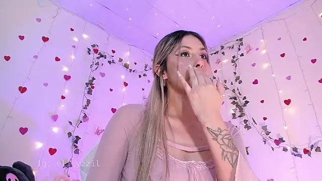 Snapshot of elizabeth_jiing chatting on 8, 3, 2025 elizabeth jiing online show from 8, 3, 2025