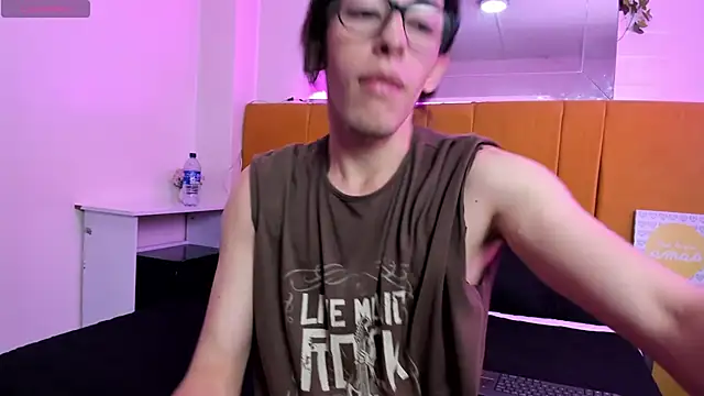 Andrew Wolff online show from 8, 3, 2025