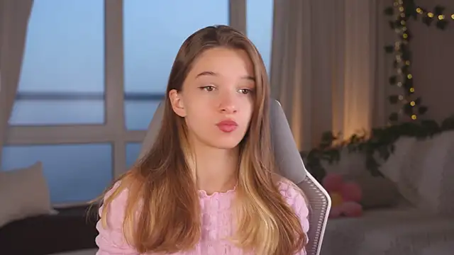 UdelaHathorne online show from 16, 9, 2025