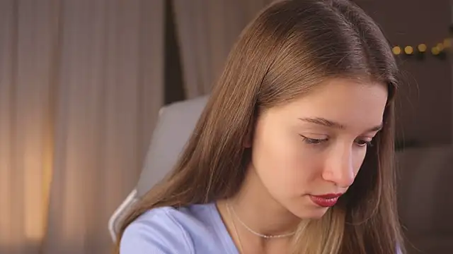 UdelaHathorne online show from 22, 10, 2025