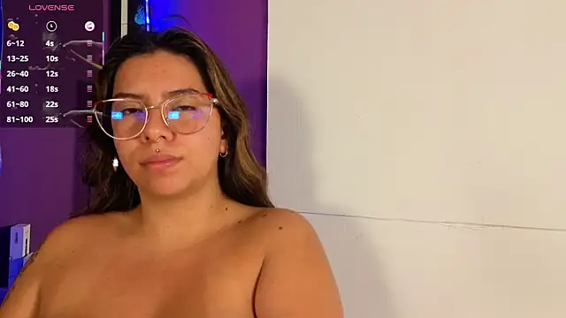 Snapshot of emilyy_cooperr chatting on 4, 6, 2026 emilyy cooperr online show from 4, 6, 2026