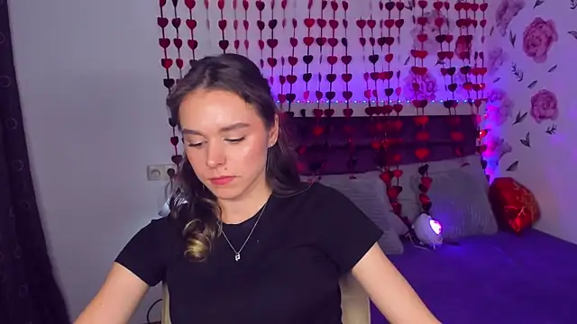 EmelyMason online show from 4, 3, 2026