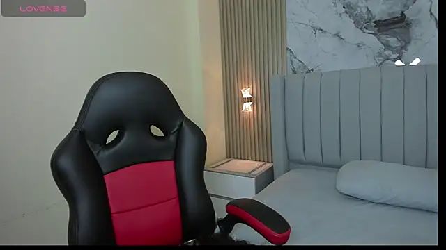 AGATHASMITH5 online show from 12, 3, 2025