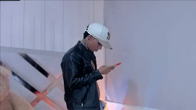 CRAZY-BOY99 online show from 1, 3, 2025