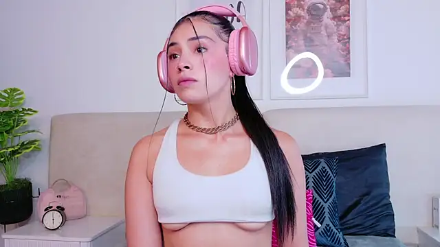 Snapshot of SaritaBratz chatting on 15, 9, 2025 SaritaBratz online show from 15, 9, 2025