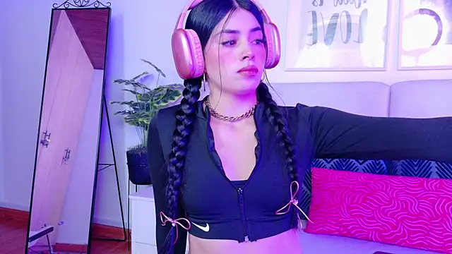 Snapshot of SaritaBratz chatting on 9, 10, 2025 SaritaBratz online show from 9, 10, 2025